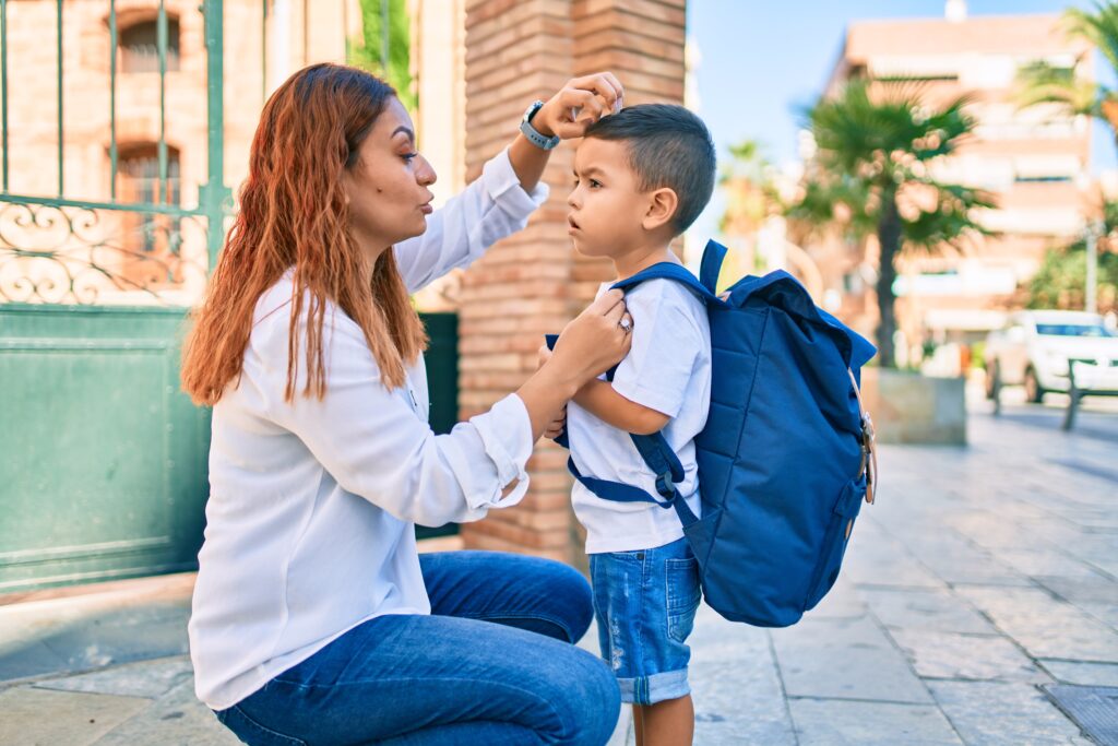 Niño con deficiencia de la beta-oxidación de ácidos grasos en su primer día de colegio.
